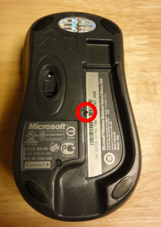 o botão 4000 do mouse óptico do notebook sem fio da Microsoft parou de funcionar