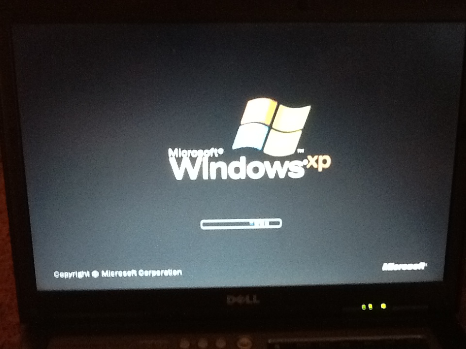 Хр зависает. Windows XP Boot Screen. Dell Windows XP. Windows XP Boot Screen на русском языке. Заставка win 92 режим ожидания.